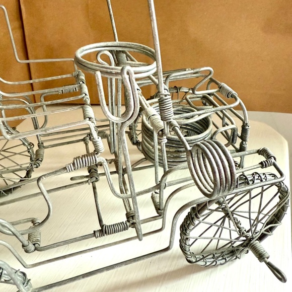 Handmade Wire vintage Car sculpture - Picture 5 of 9